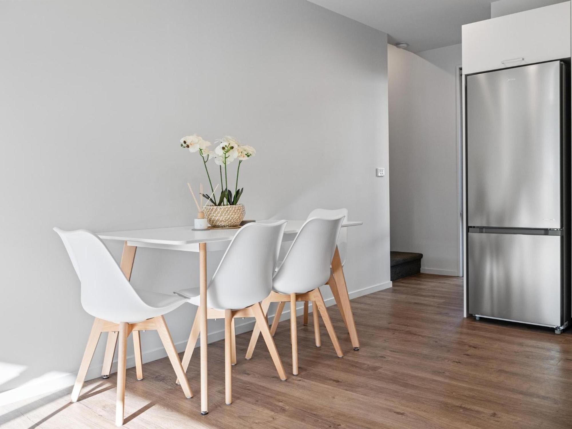 Apartment Cbd 2 Bed 2 Bath With Free Parking *