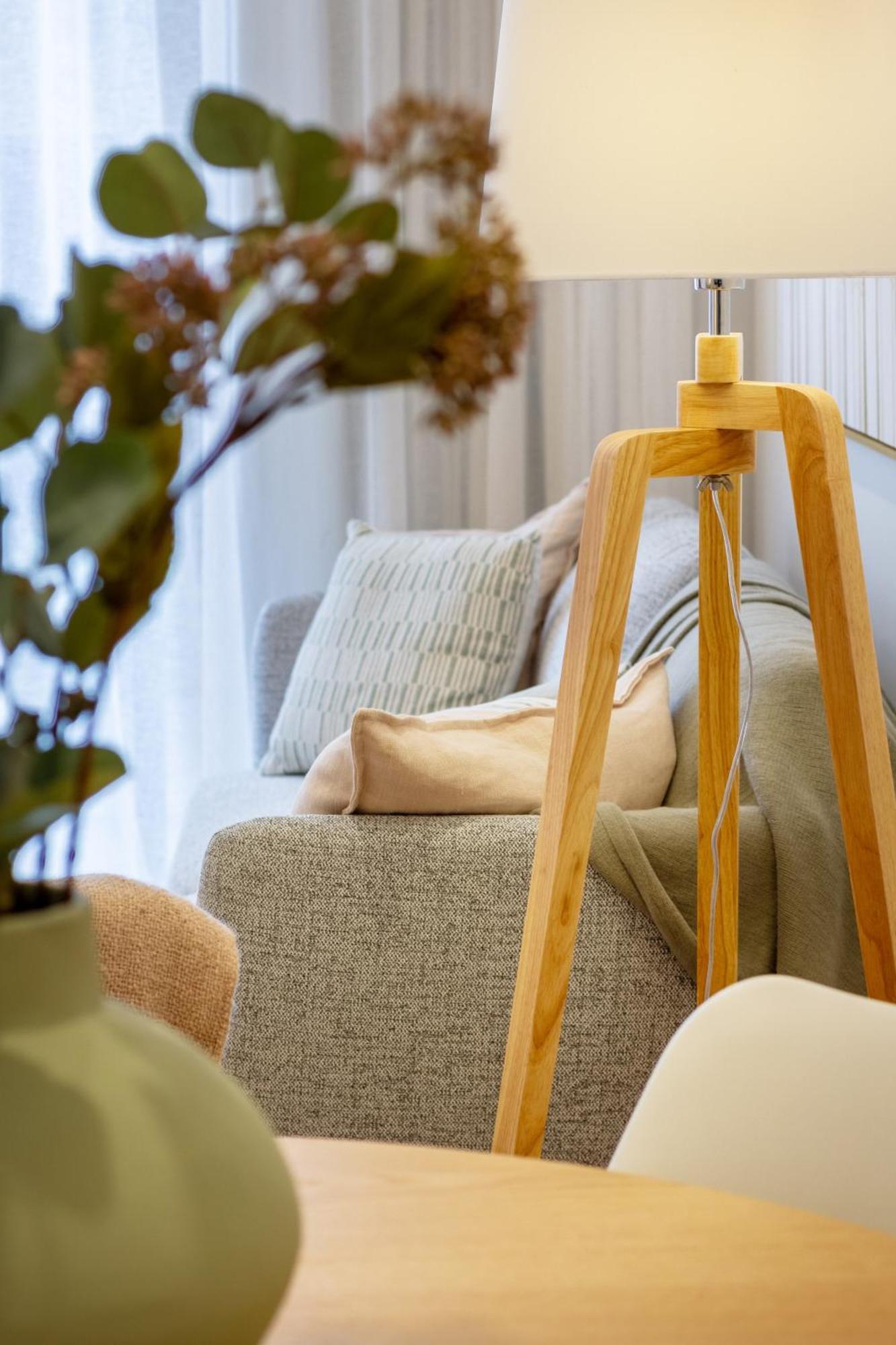 Stylish 3 Bedroom In Prime With Garage Christchurch