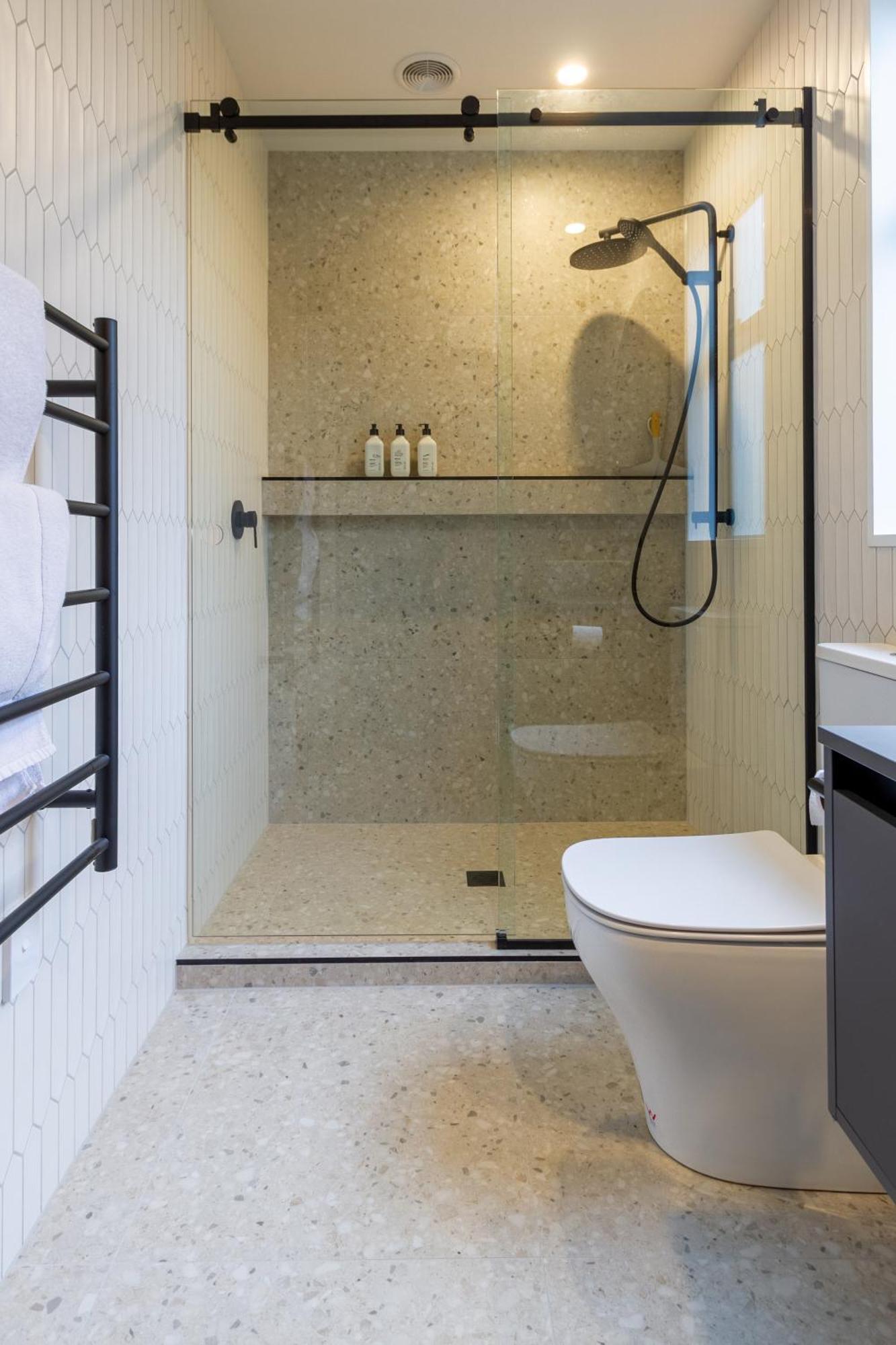 Apartment Stylish 3 Bedroom In Prime With Garage