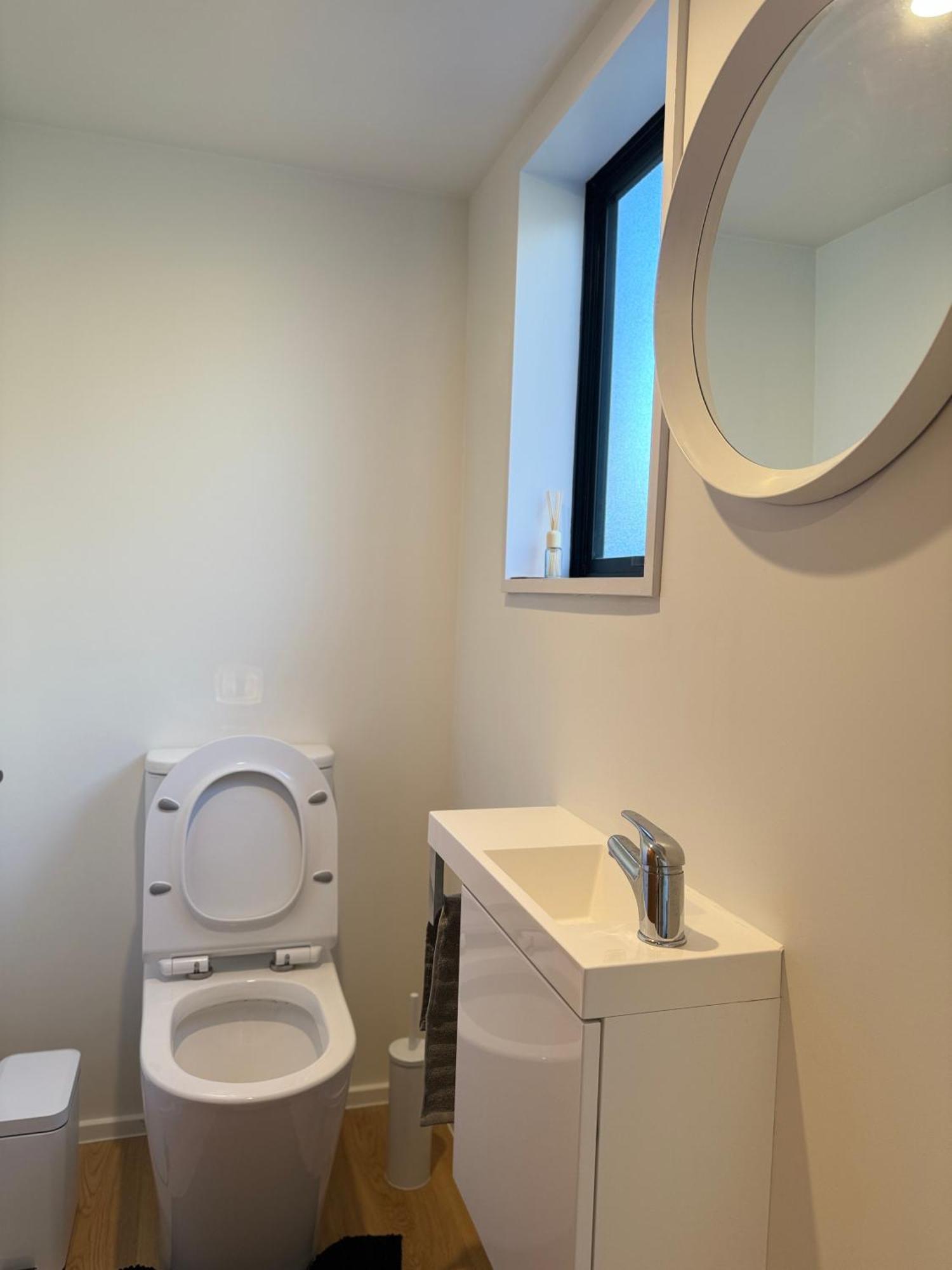 Airport Retreat 4br 8 Guests *