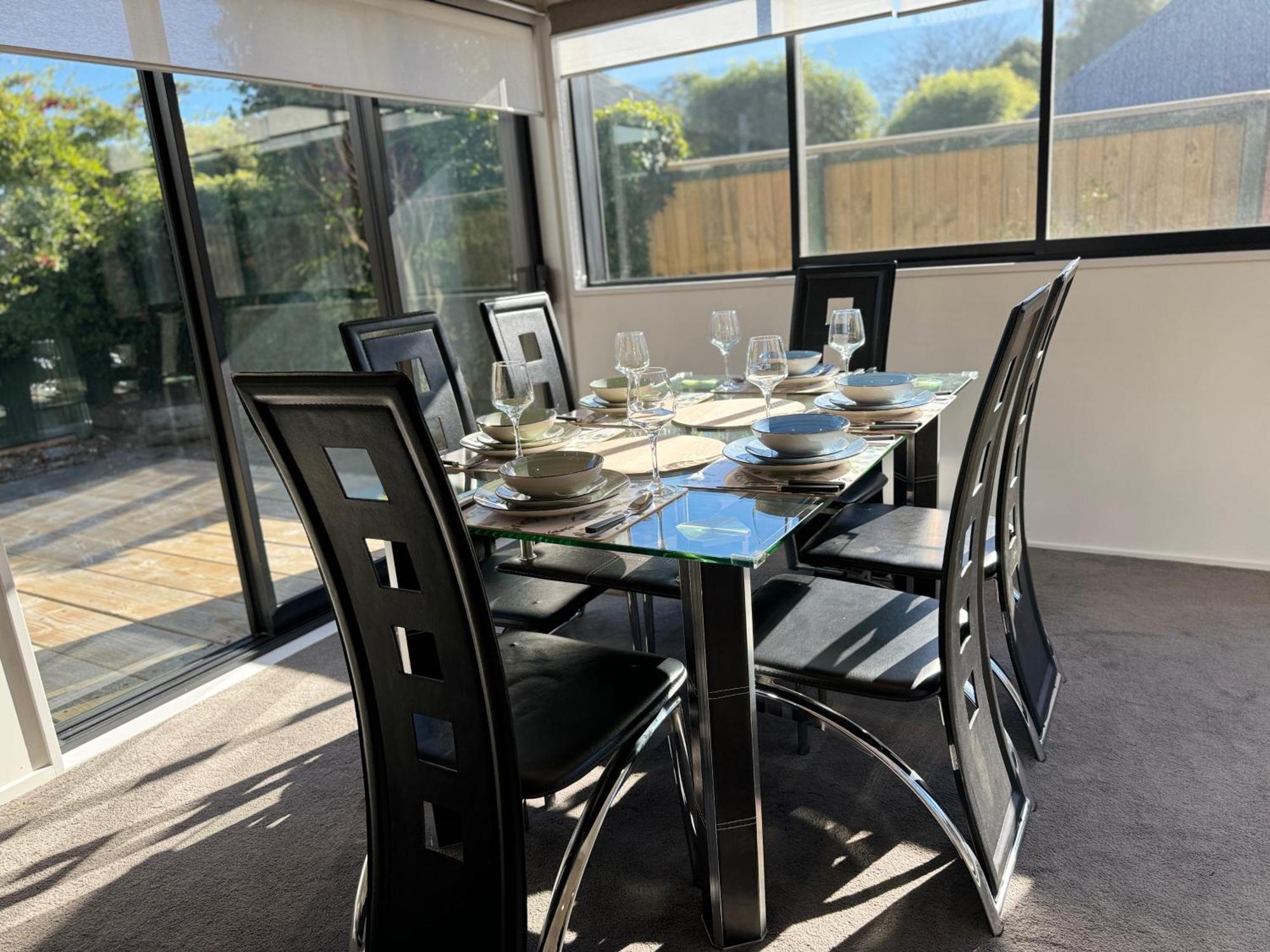Airport Retreat 4br 8 Guests *