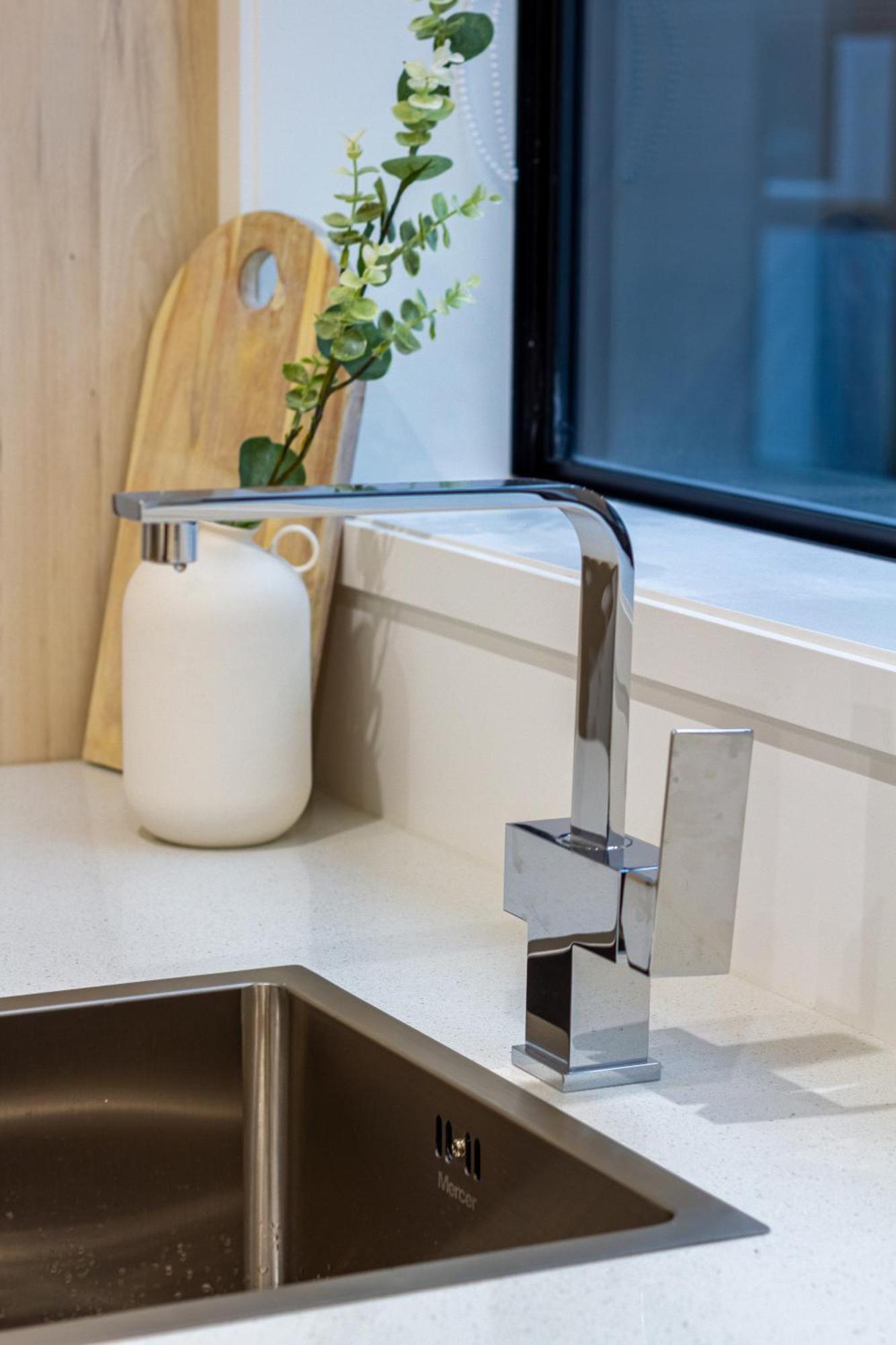Urban Retreat: 2-br Gem In Central Apartment Christchurch