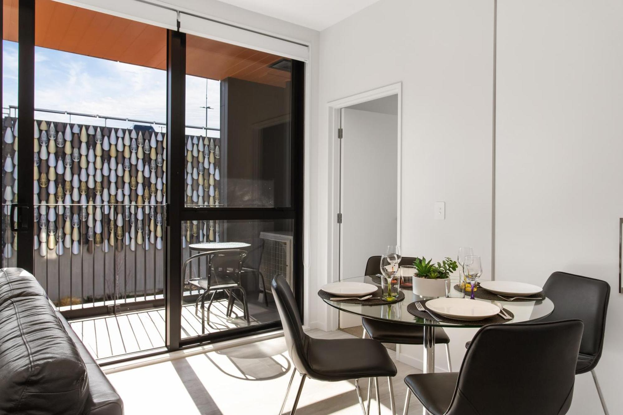 Heart Of The Cbd 2bdrms 2bthrms Secure Park Apartment *