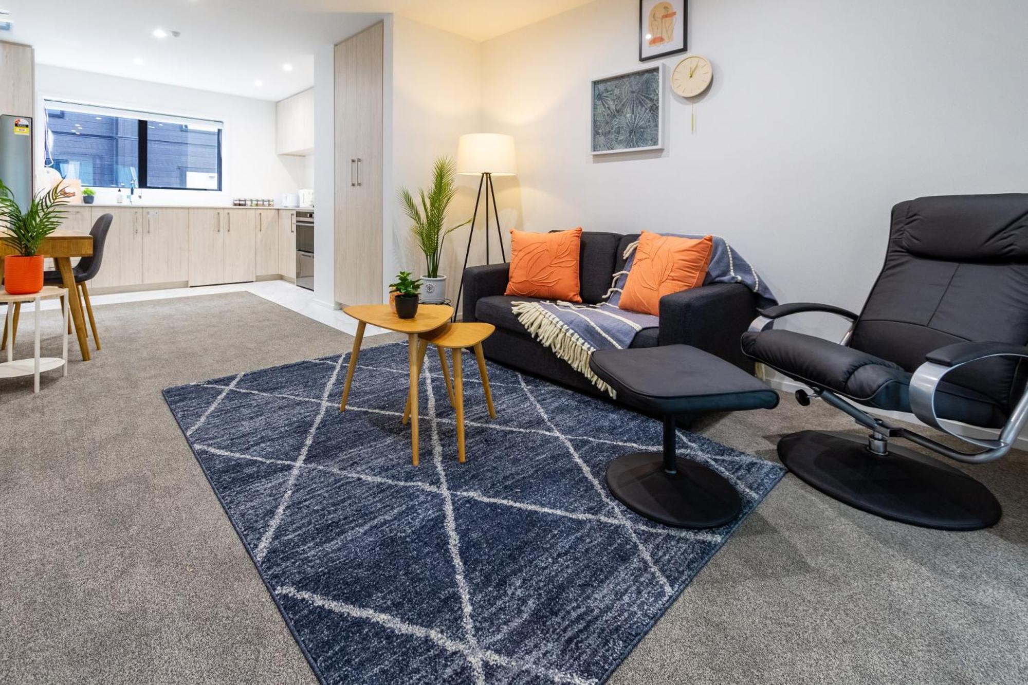 Luxury Living: 2-bedroom Retreat In Apartment