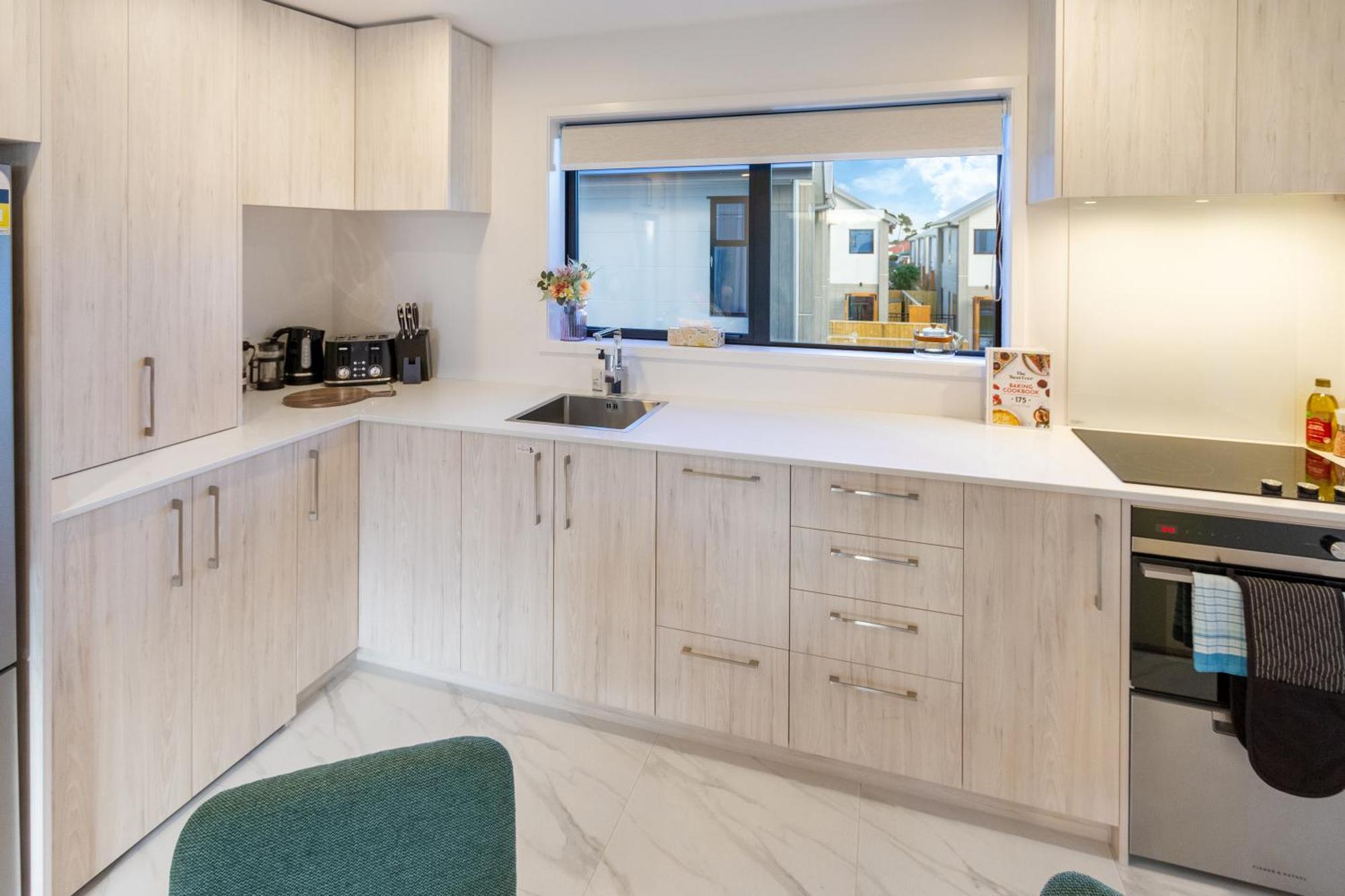 Apartment Beachfront 2br Retreat With Stunning Views Christchurch