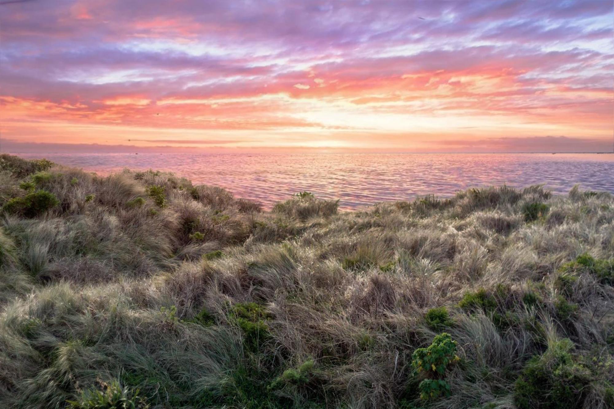 Beachfront 2br Retreat With Stunning Views Christchurch