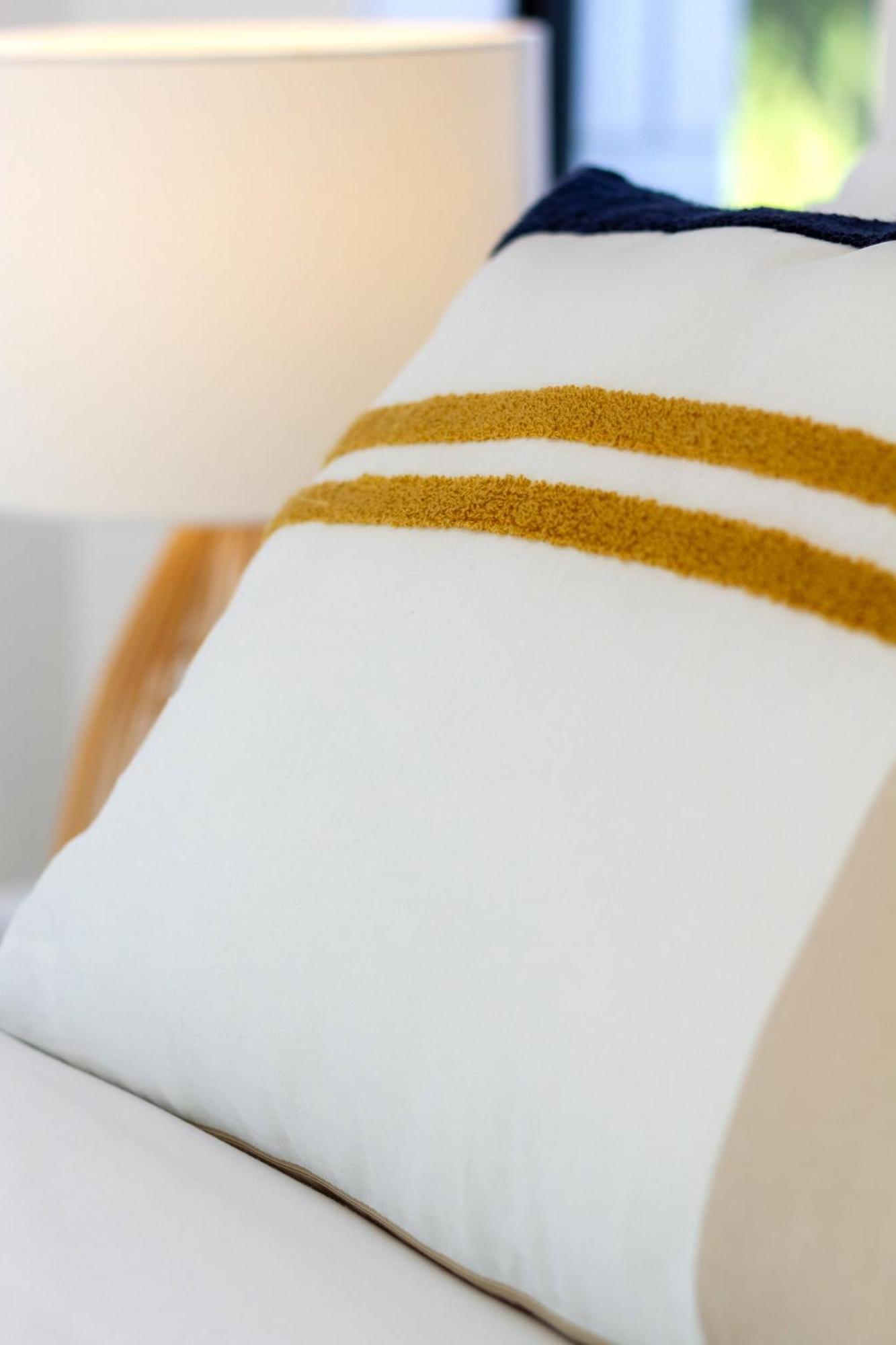 Escape At The Park: 1 Bed 1 Bath W/carpark Christchurch