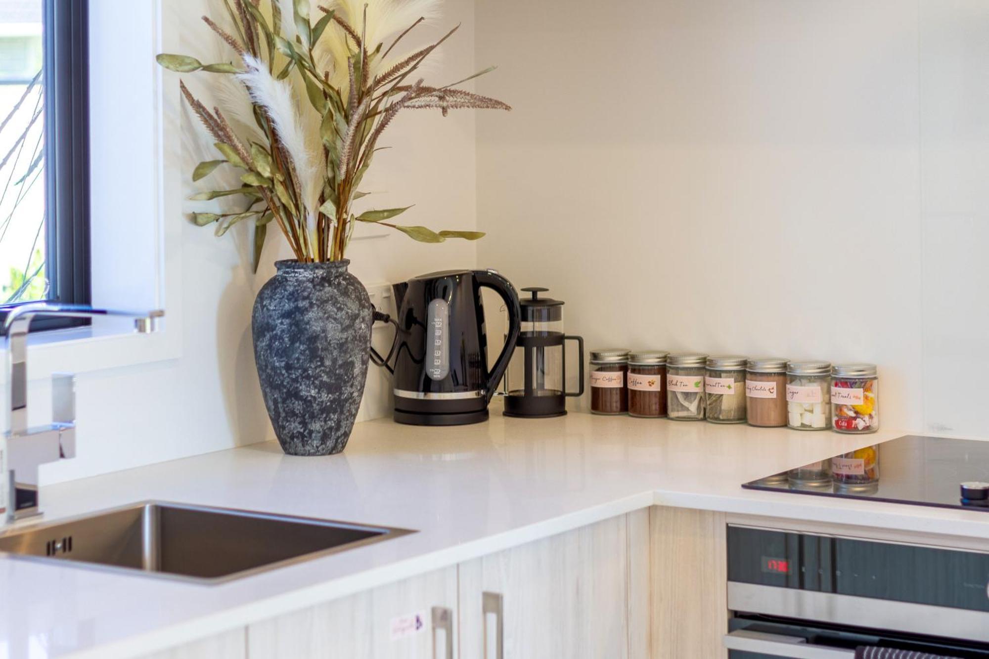 Escape At The Park: 1 Bed 1 Bath W/carpark Christchurch
