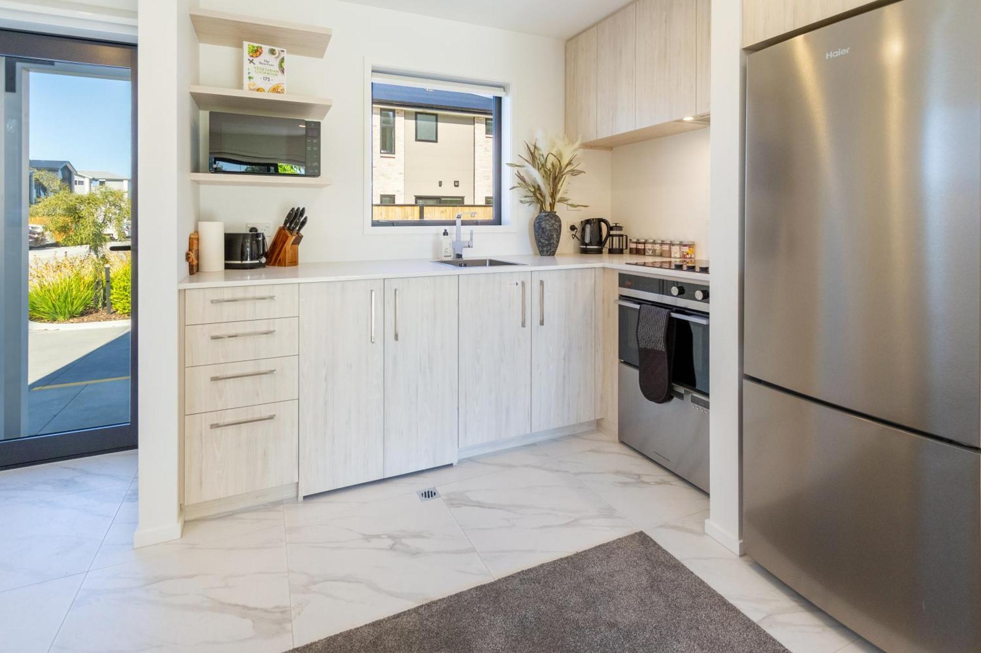 Escape At The Park: 1 Bed 1 Bath W/carpark Apartment *