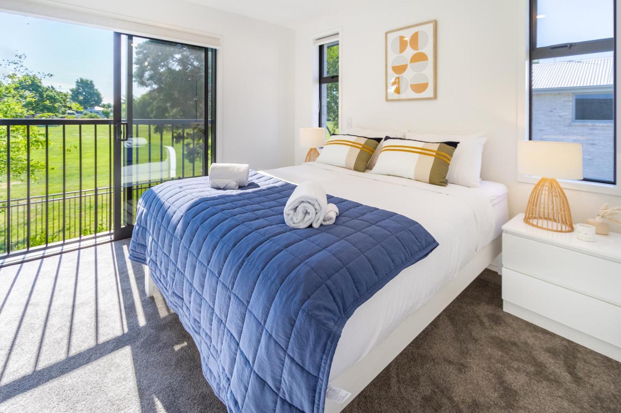 Apartment Escape At The Park: 1 Bed 1 Bath W/carpark Christchurch
