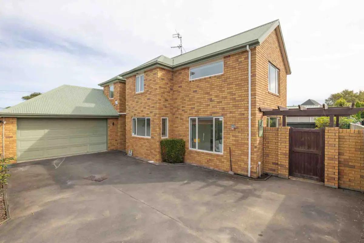 A Great Location 4 Bedrooms, Quiet And Comfort! Christchurch