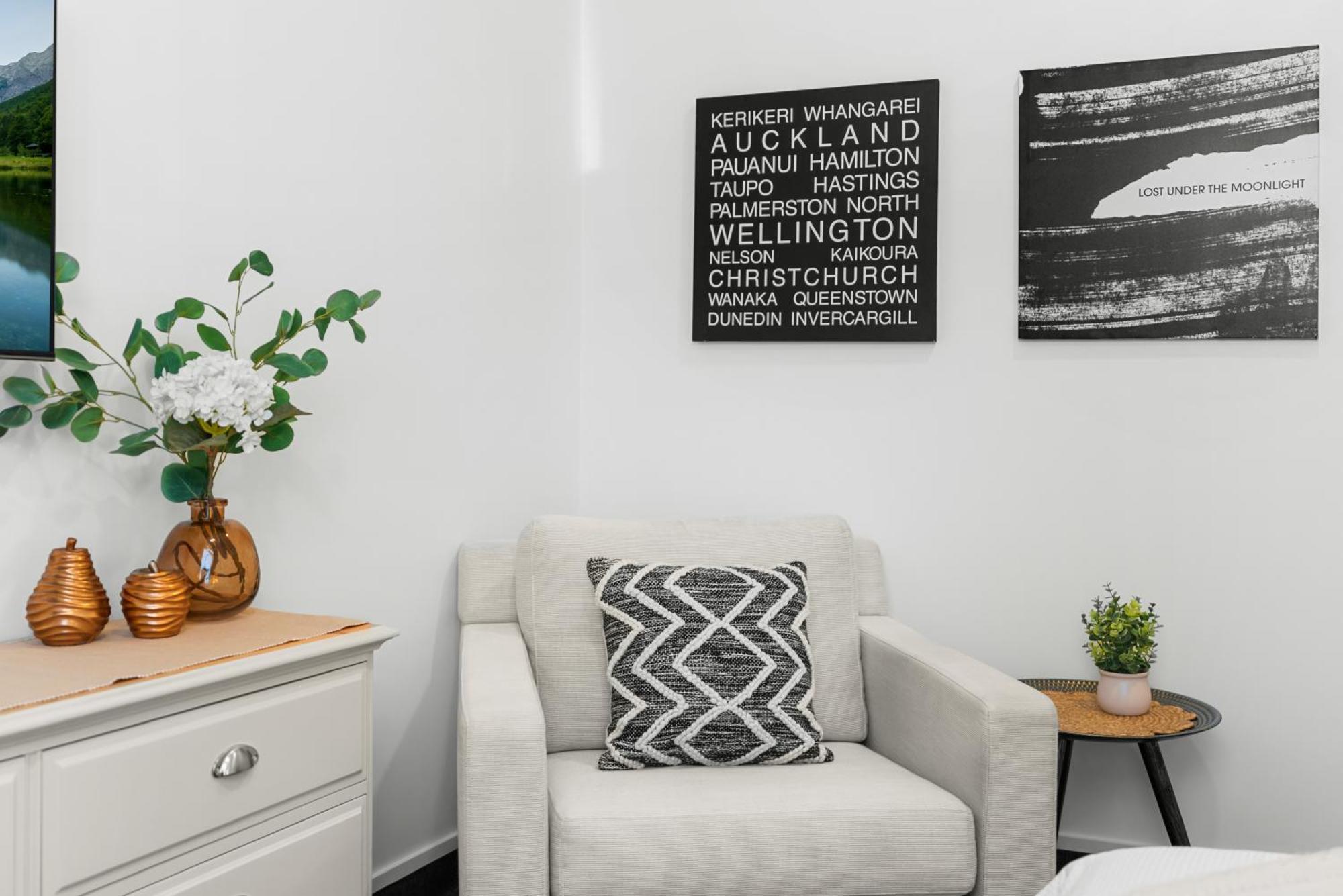 The Ultimate In - Sleeps Up To 33-guests * Christchurch