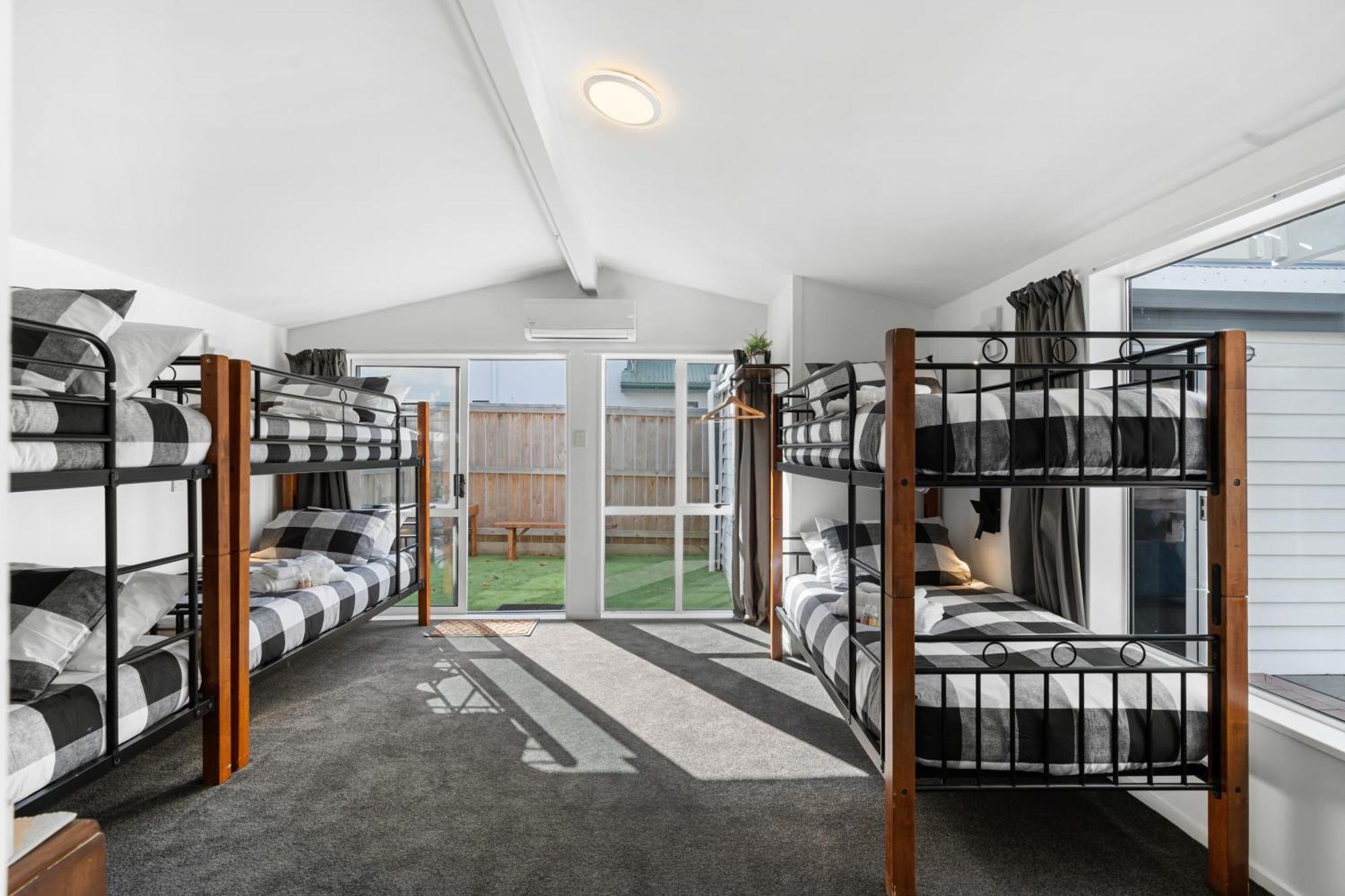Villa The Ultimate In - Sleeps Up To 33-guests Christchurch
