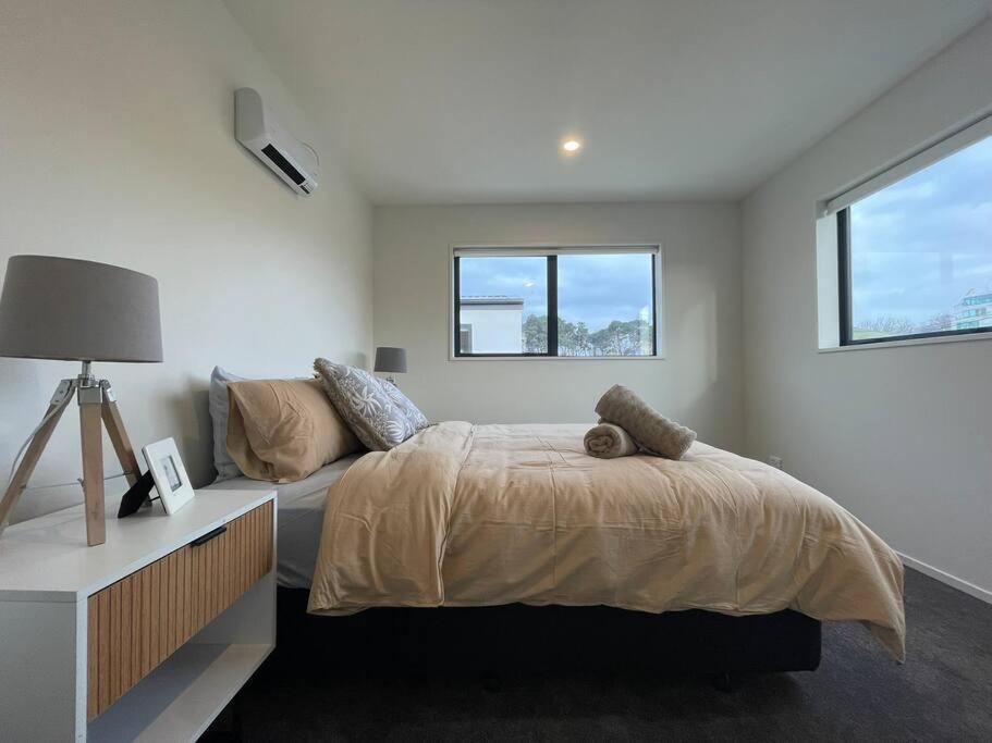 Cbd Luxury Parkside Living 2 Bedroom With Parking Apartment *
