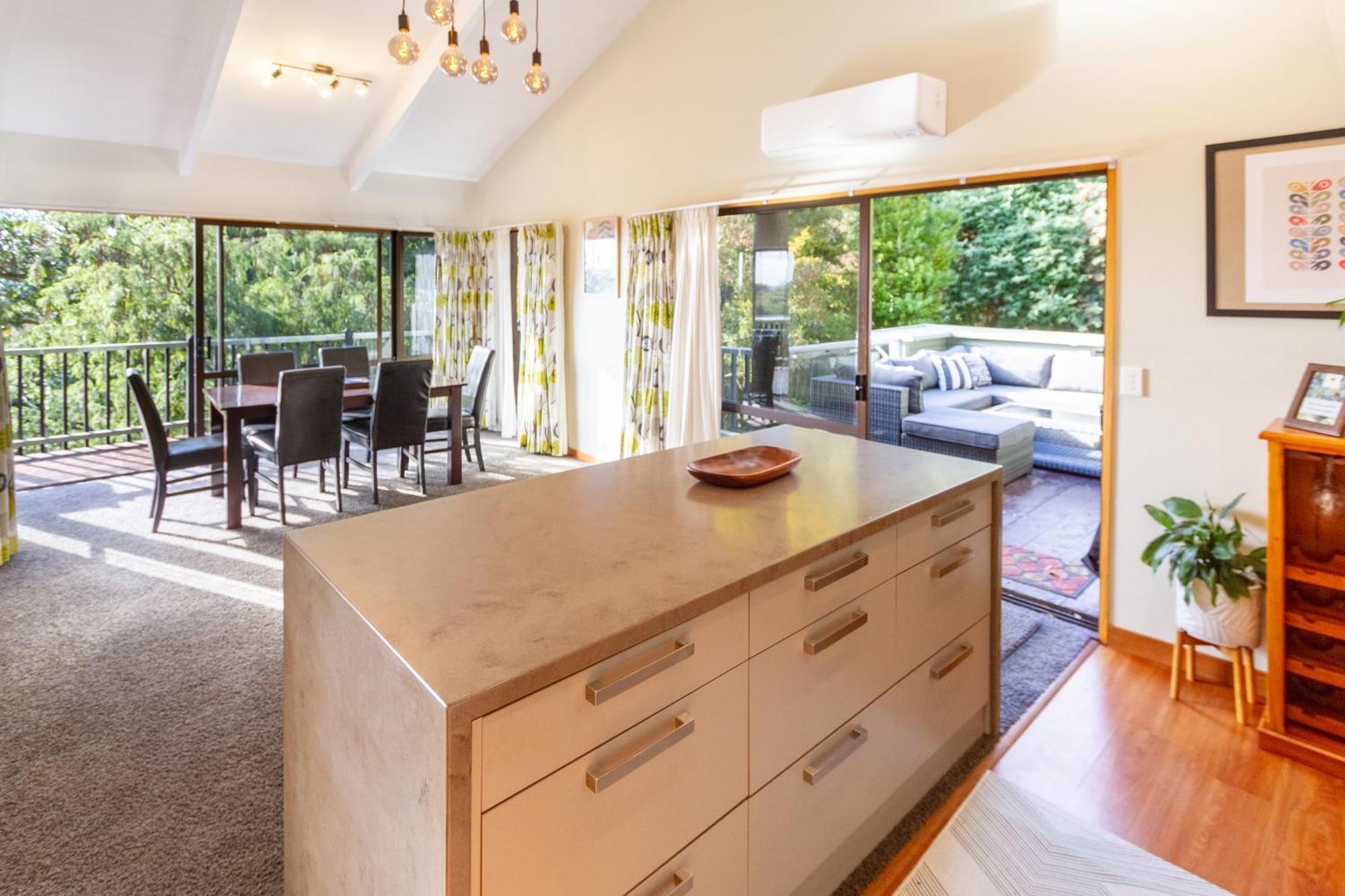 Sherwood 4-bedroom With Spectacular Views Christchurch