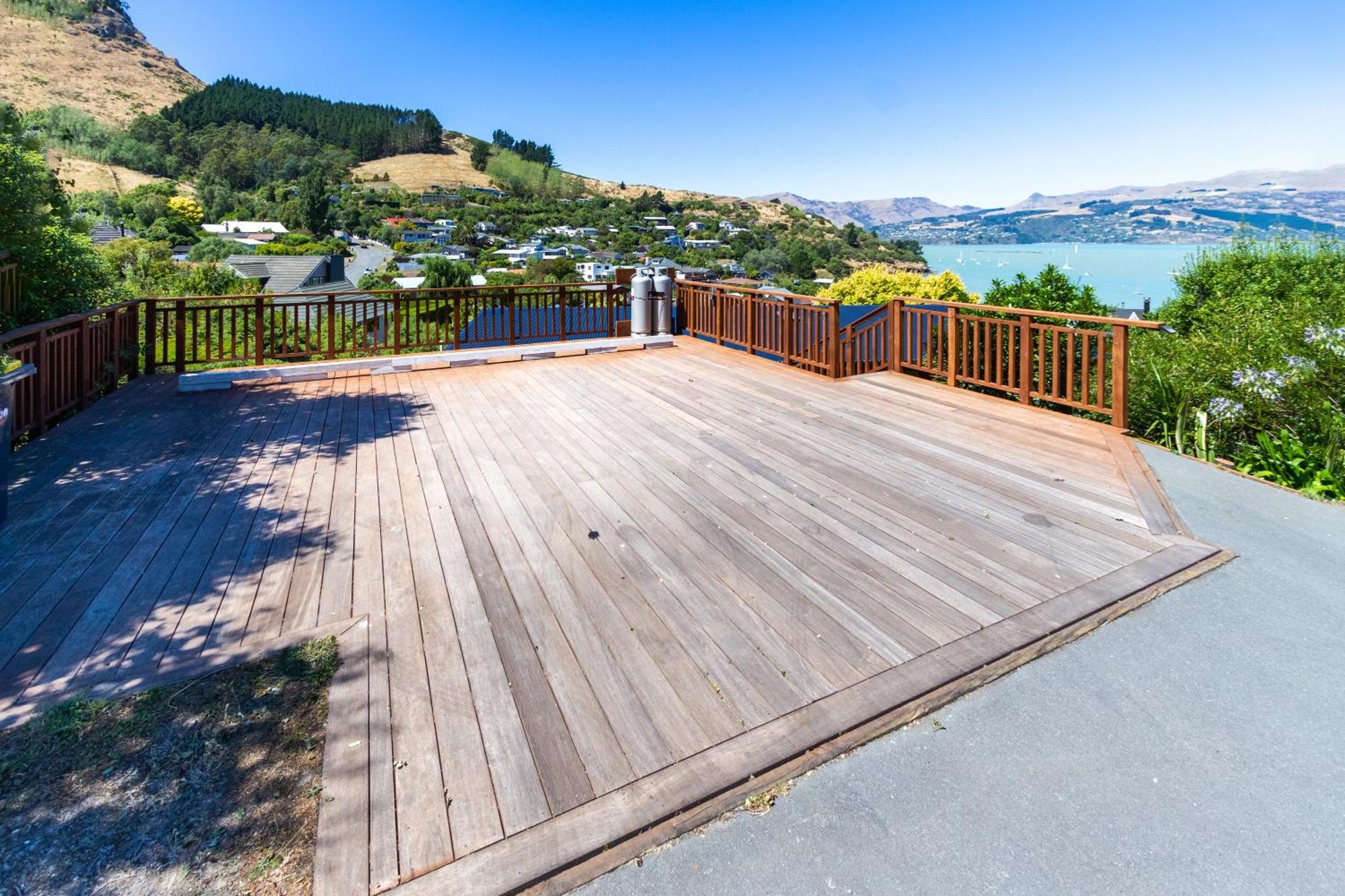 Panoramic Views From Spacious New House *