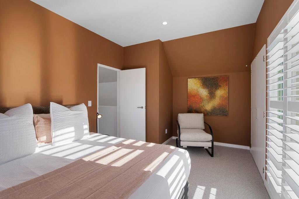 Chester Street Corner Apartment