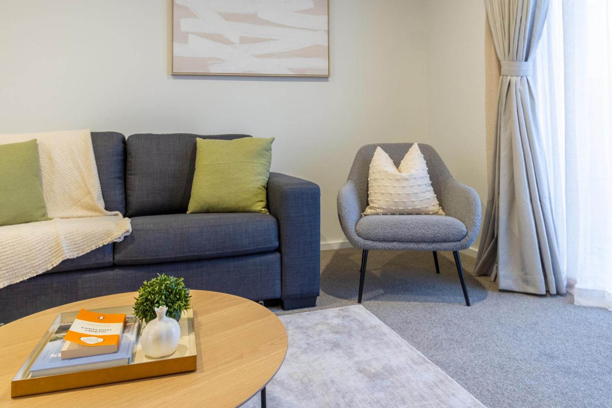 Cozy And Chic In Apartment *