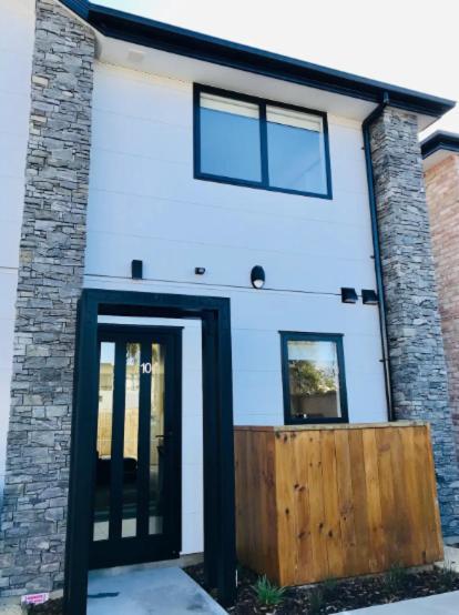 Hagley Townhouse Apartment *