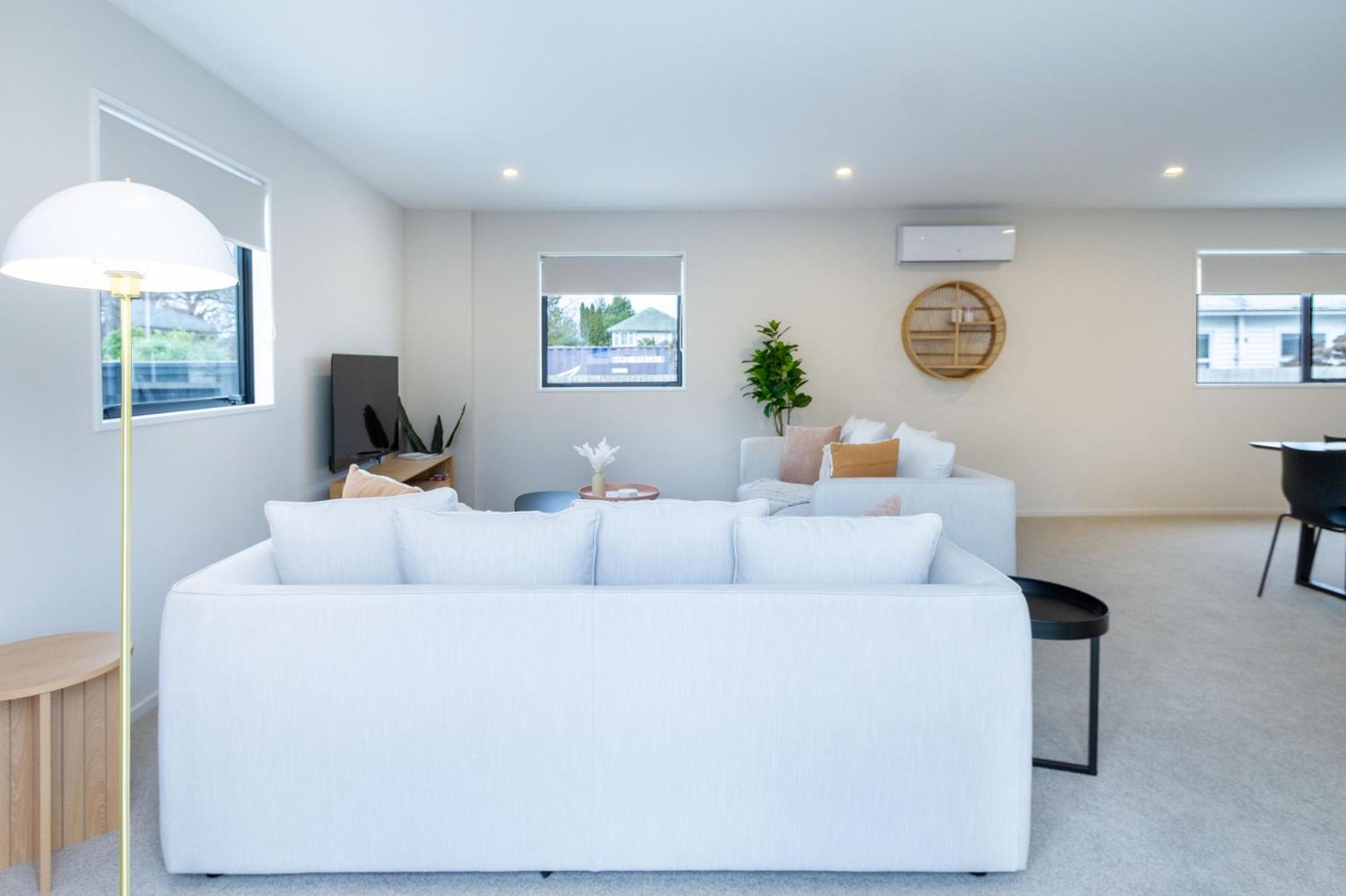 Church Corner, Parking And Large Living Area * Christchurch
