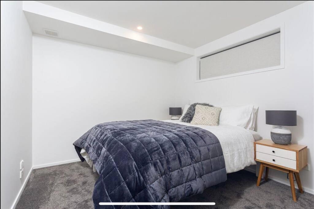 Centre Close To Hagley Park