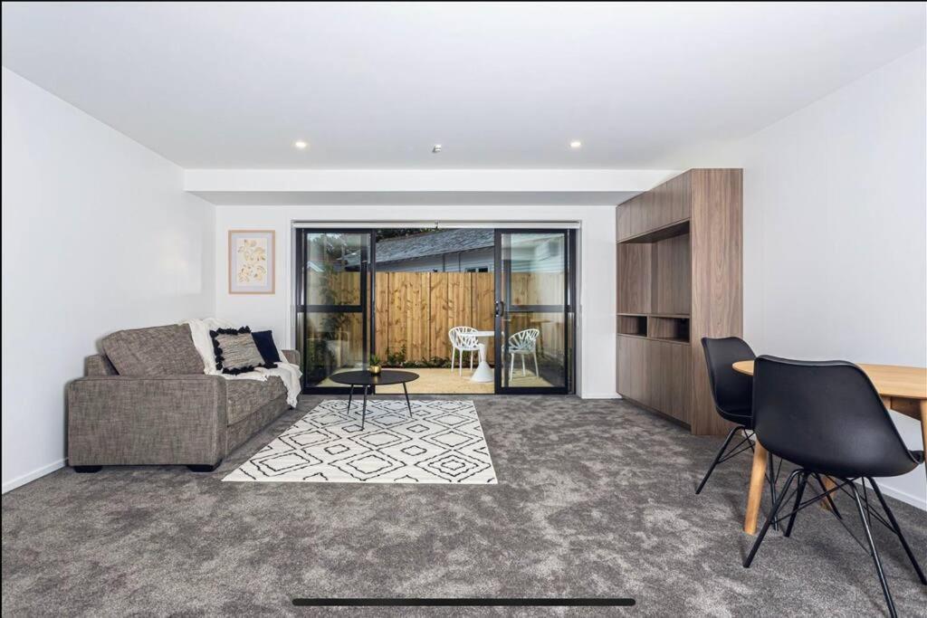 Centre Close To Hagley Park Apartment *