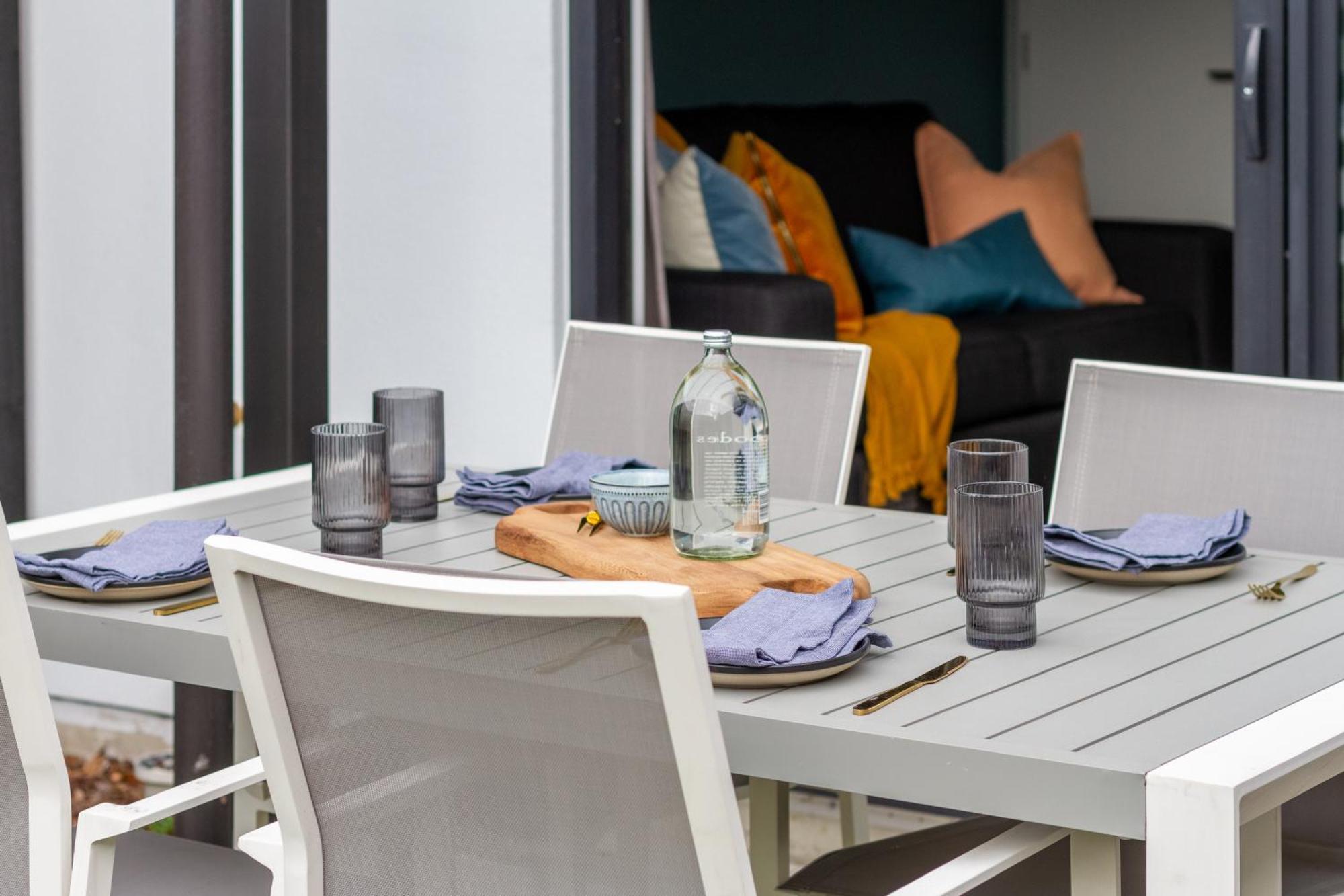 Serene 2 Bed Cbd Retreat Apartment