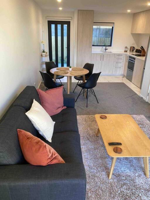 Cheerful 2 Bedroom Townhouse In Addington! Apartment