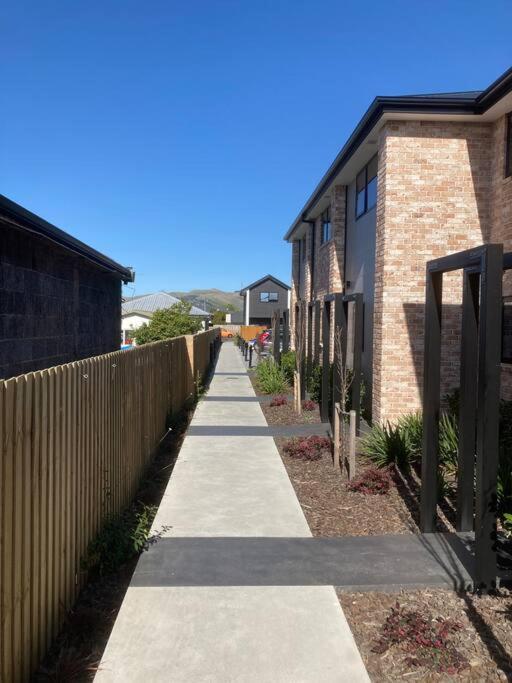 Cheerful 2 Bedroom Townhouse In Addington! Apartment *