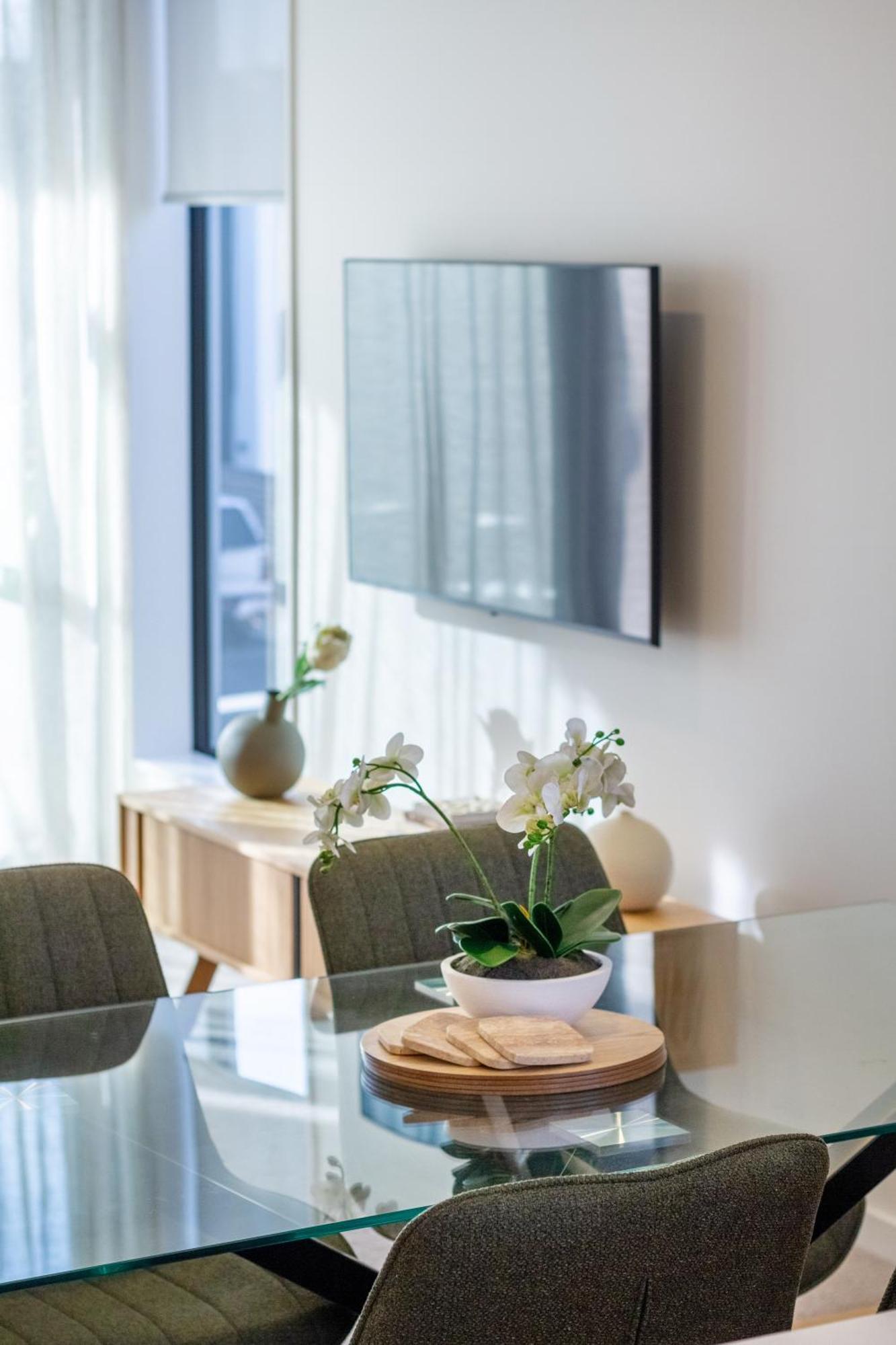 Warm With 2 Free Carparks Apartment Christchurch