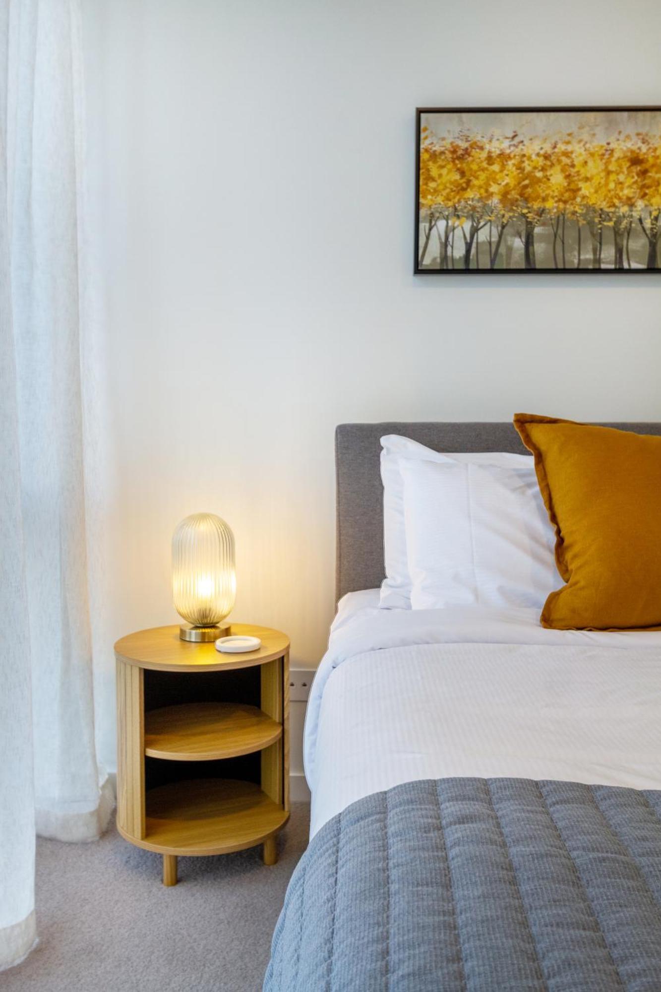 Apartment Warm With 2 Free Carparks *