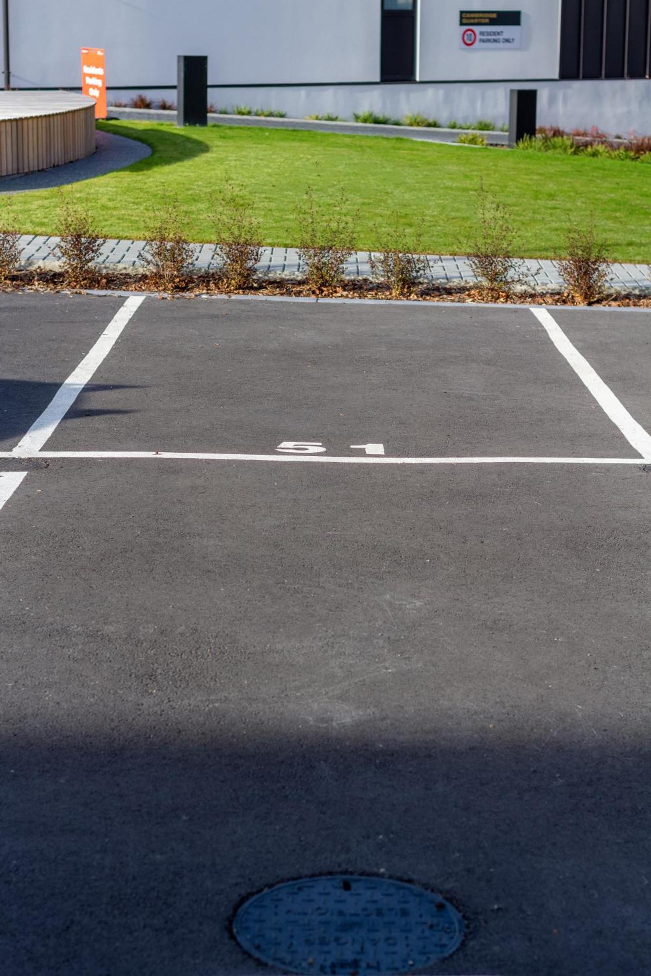 Warm With 2 Free Carparks Apartment *