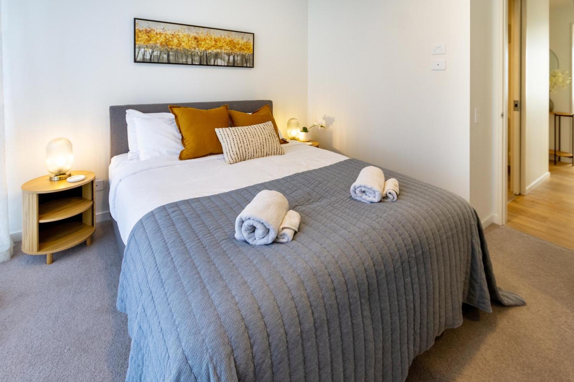 Warm With 2 Free Carparks Apartment