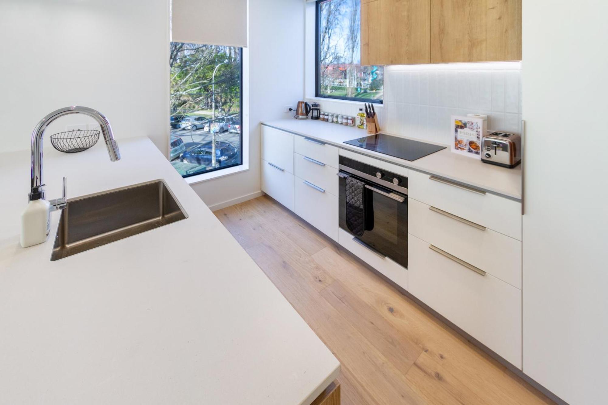 Warm With 2 Free Carparks Apartment