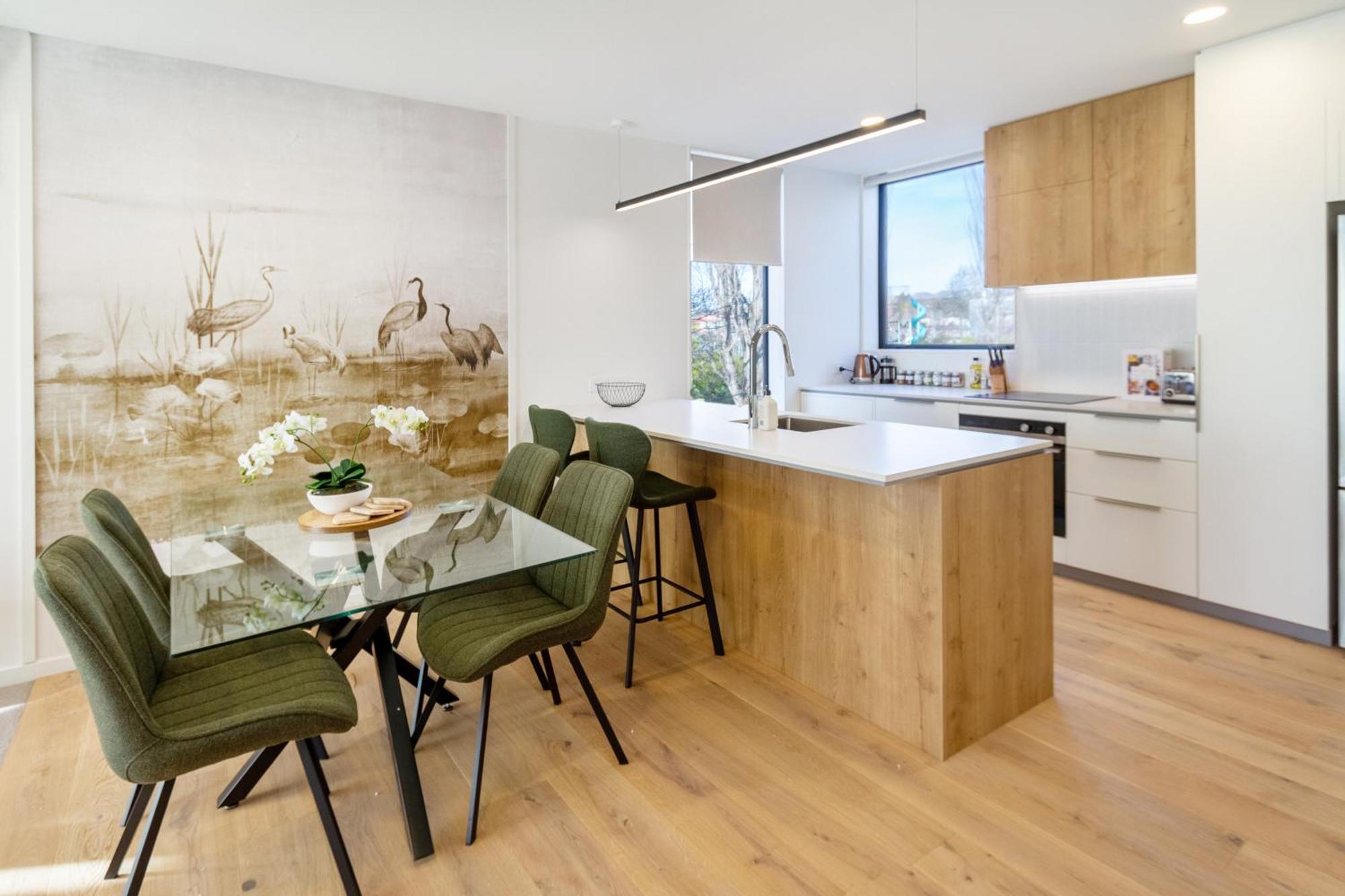 Apartment Warm With 2 Free Carparks