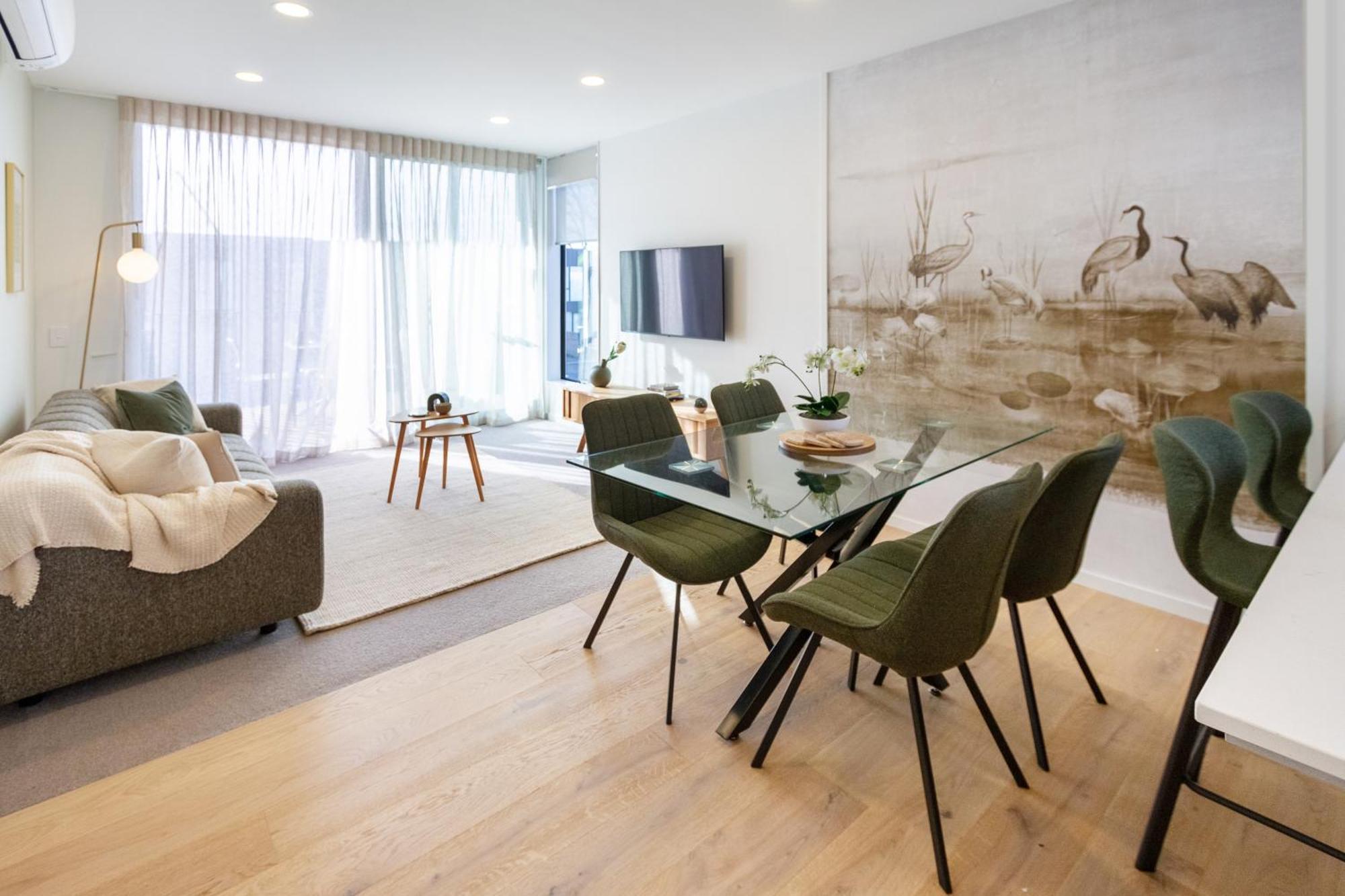 Warm With 2 Free Carparks Apartment *