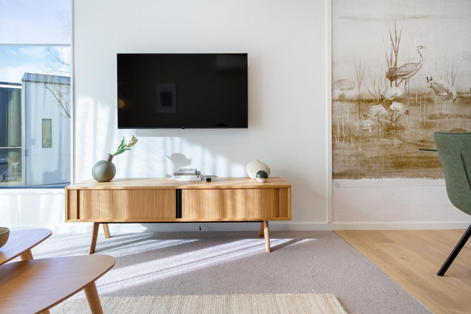 Warm With 2 Free Carparks Apartment