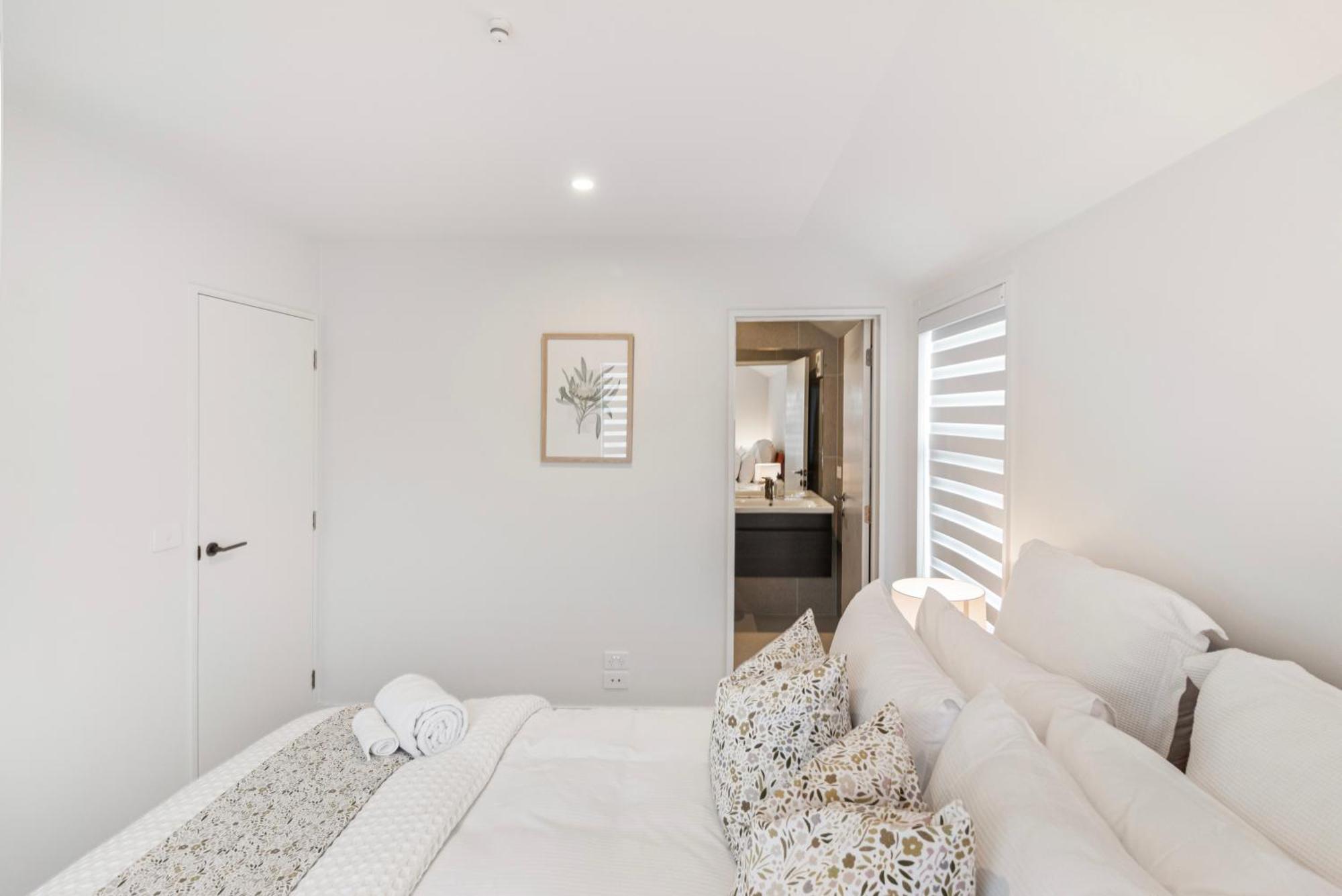 Cranford St Albans With Free Carpark Apartment *