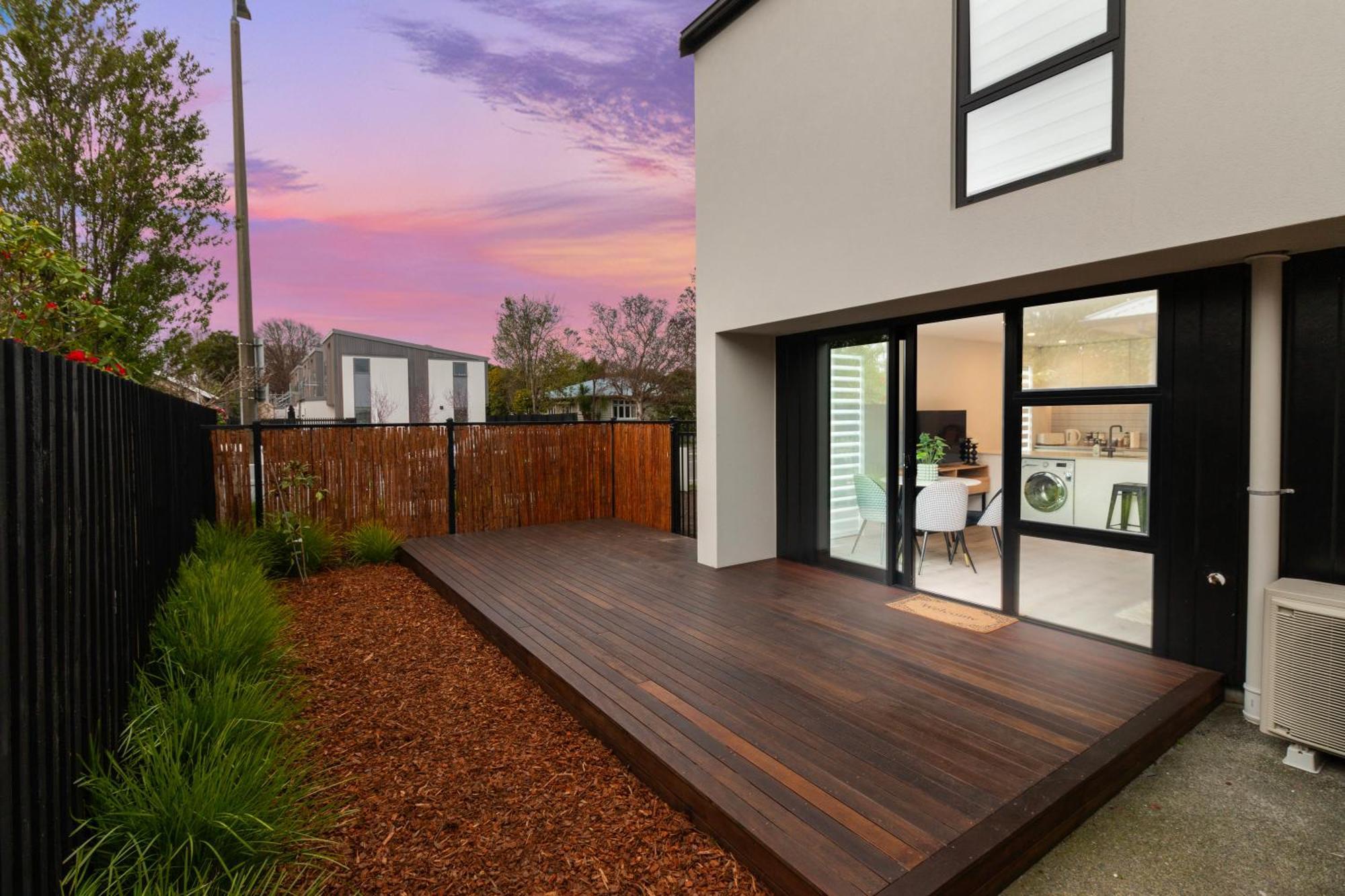 Cranford St Albans With Free Carpark Apartment *
