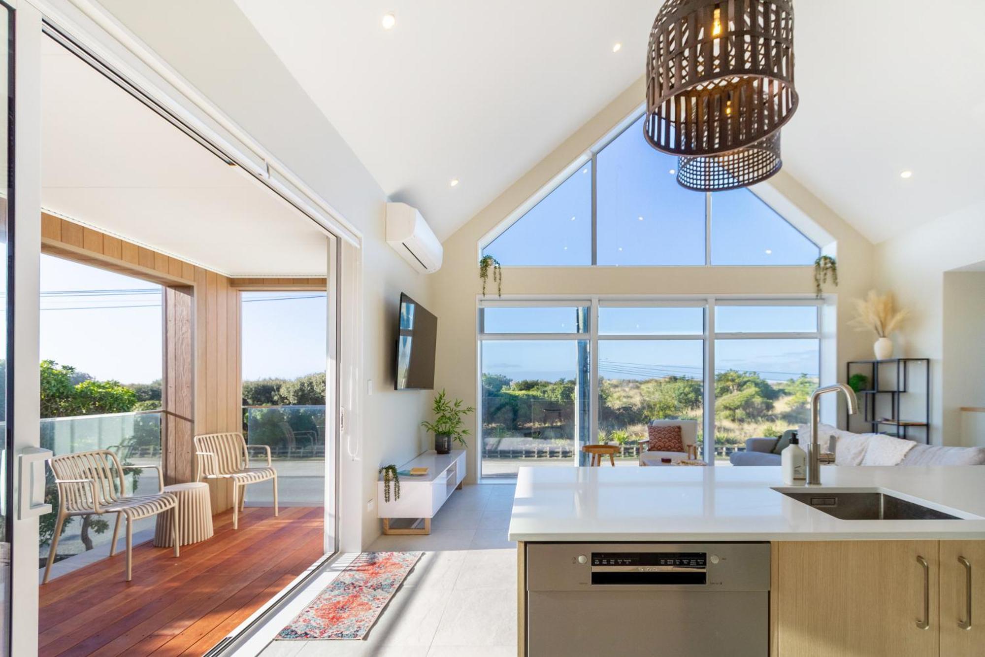 Apartment Luxury Beachside Living Elegant 3-bedroom Haven