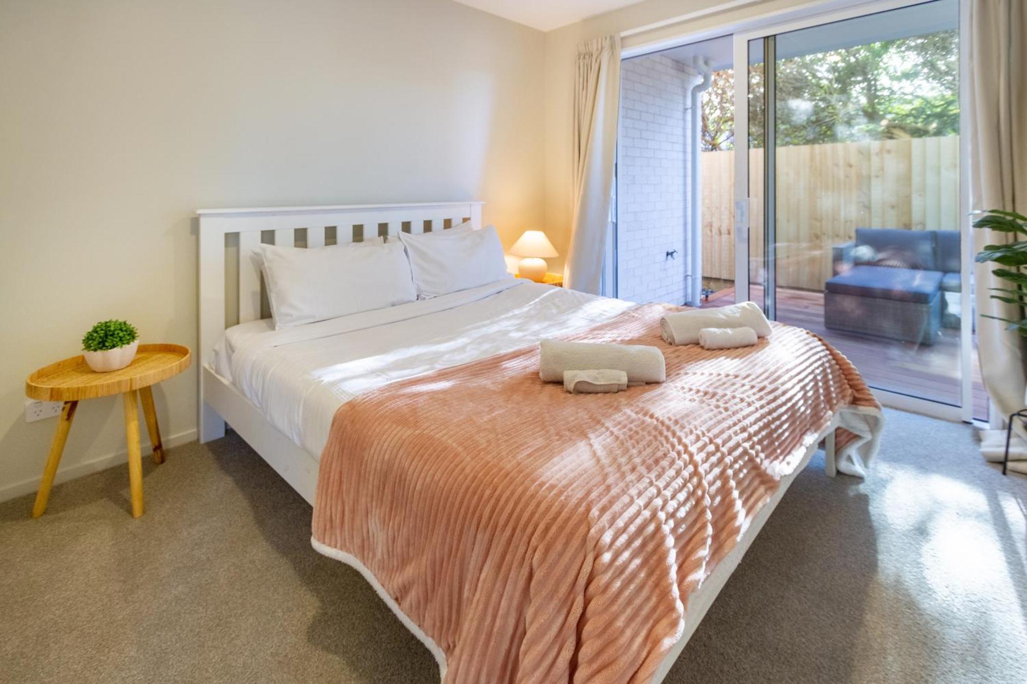 Apartment Luxury Beachside Living Elegant 3-bedroom Haven