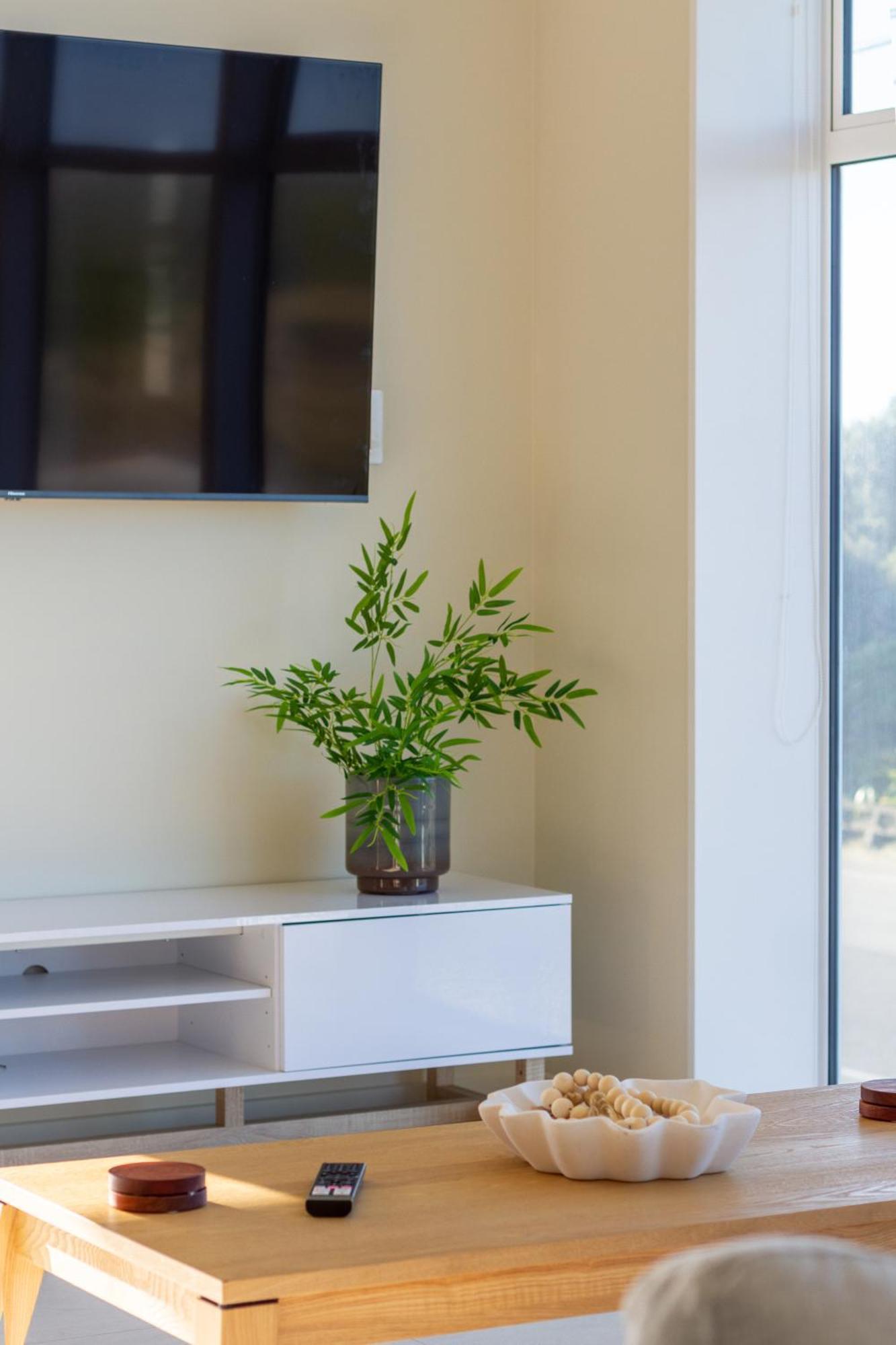 Luxury Beachside Living Elegant 3-bedroom Haven Apartment Christchurch