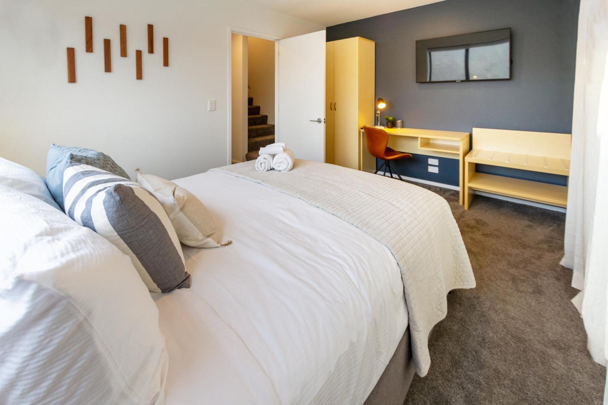Stylish Townhouse Next To Little High * Christchurch