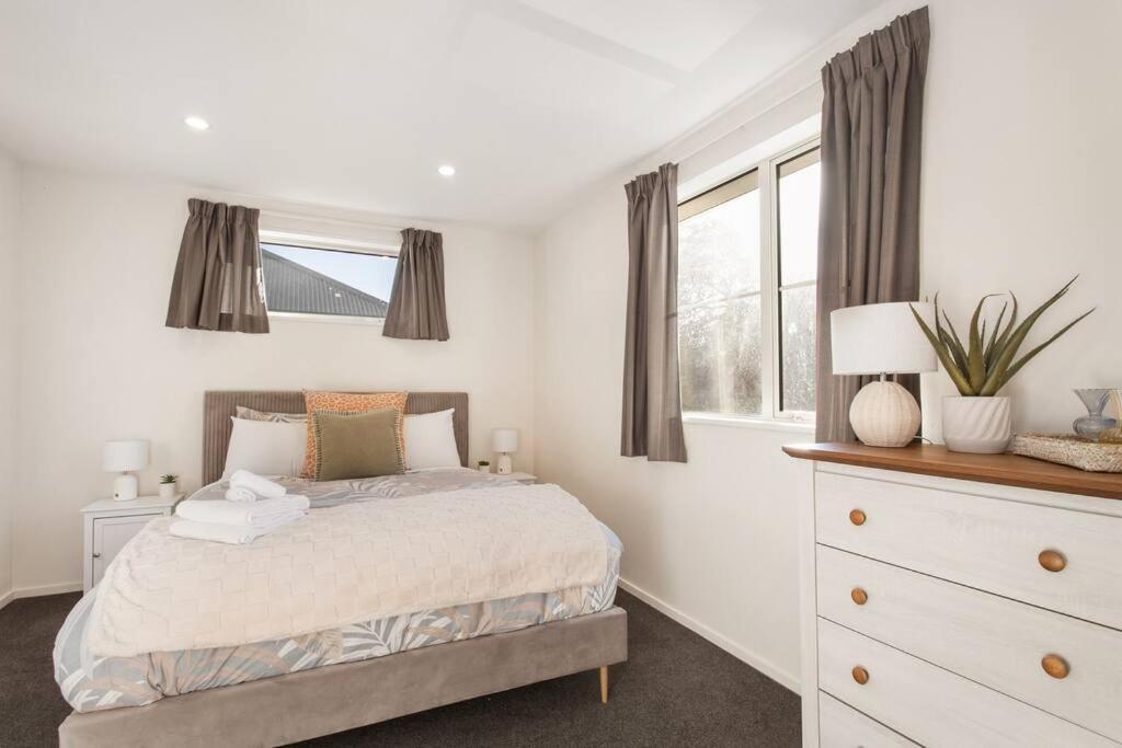 Charming Sunny Retreat Book Now *