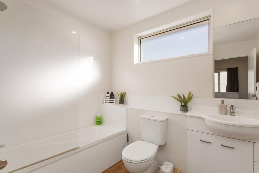 Charming Sunny Retreat Book Now Apartment *