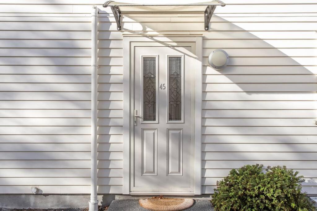 Apartment Charming Sunny Retreat Book Now