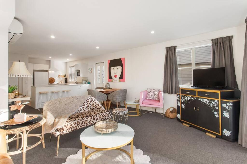 Charming Sunny Retreat Book Now * Christchurch