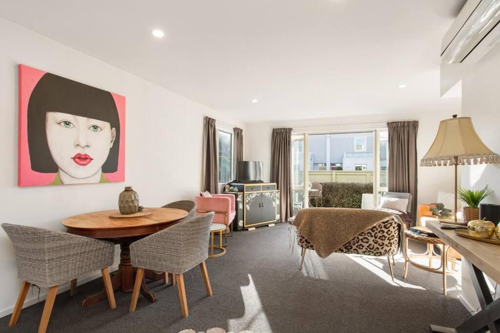 Charming Sunny Retreat Book Now Apartment Christchurch