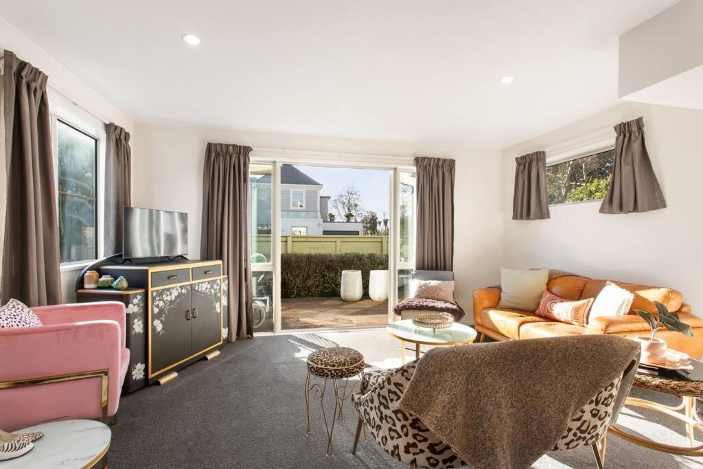 Charming Sunny Retreat Book Now Apartment
