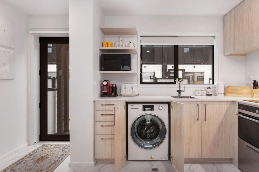 New 2bdrm 2brm Hospital Cbd Hagley Park Locationn